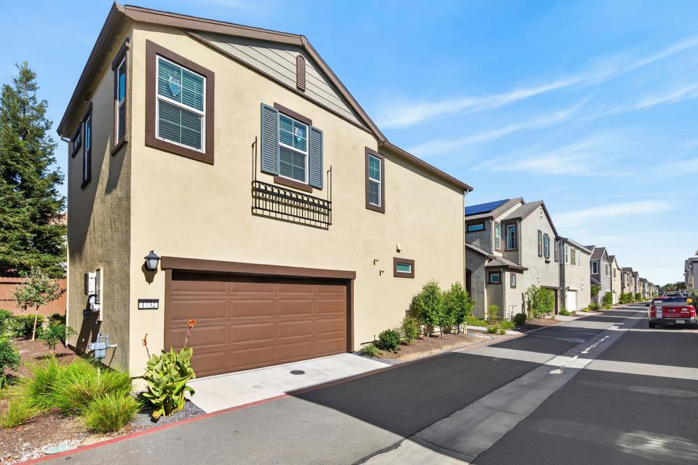 1732 Bounds Lane