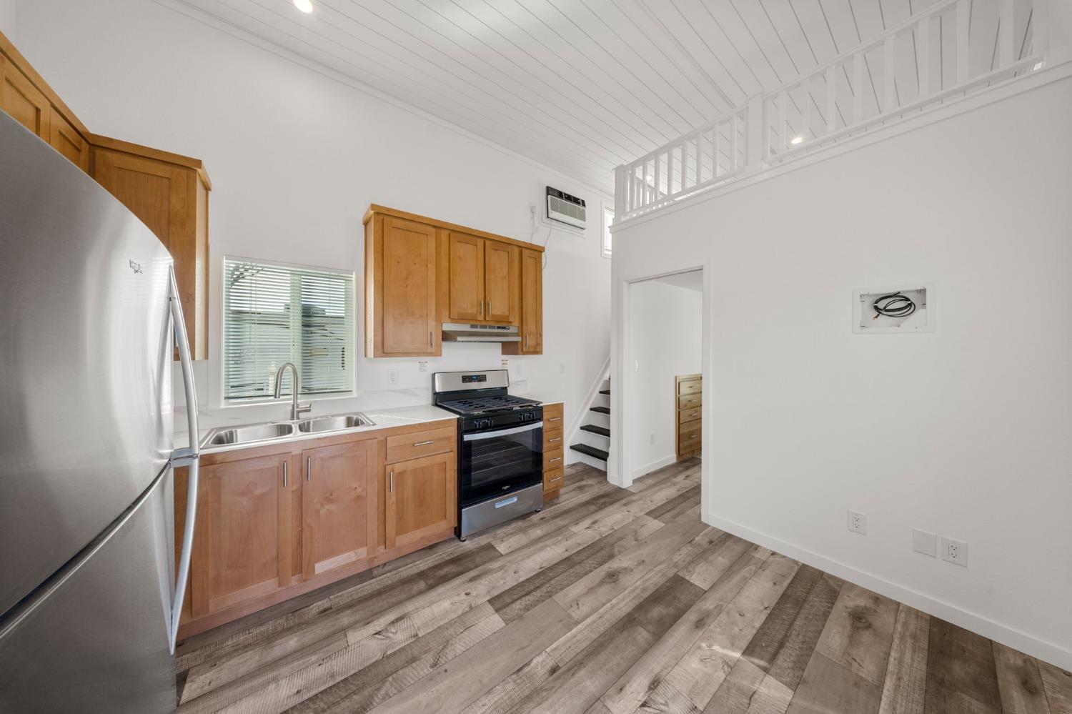 1224 E Gum Avenue 36