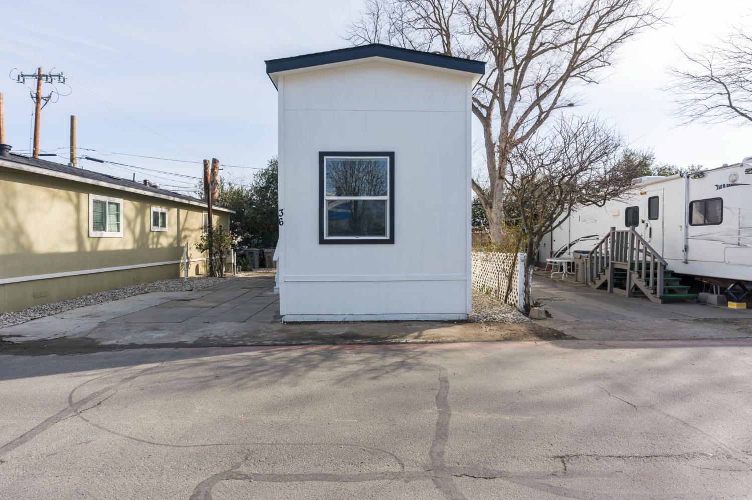 1224 E Gum Avenue 36