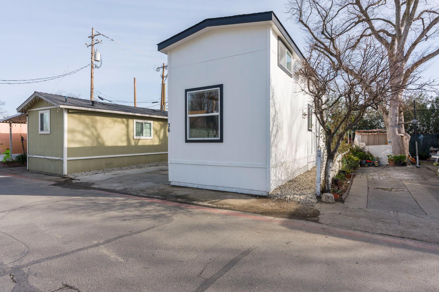 1224 E Gum Avenue 36