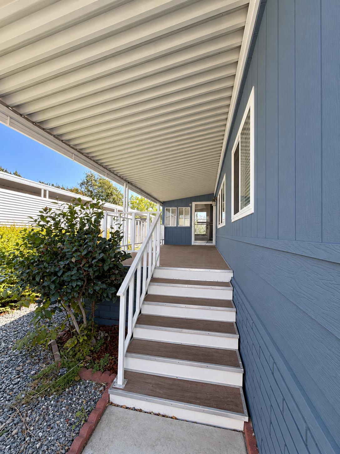 210 Pau Hanna Circle