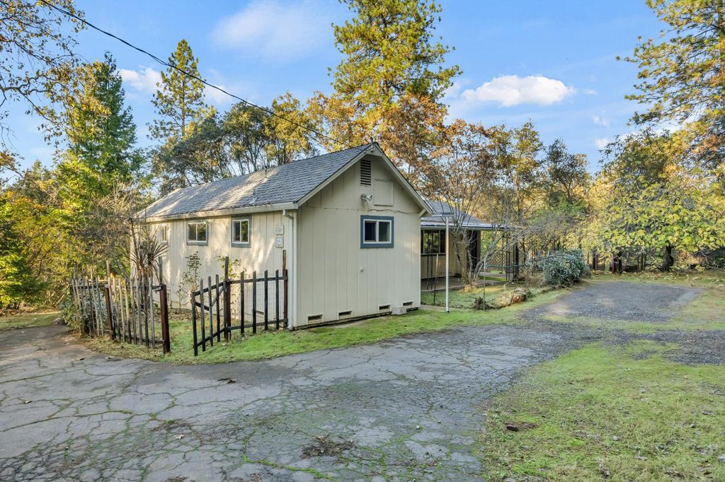 Photo of 1740 Airport Court, Placerville, CA 95667 (MLS # 225146744)