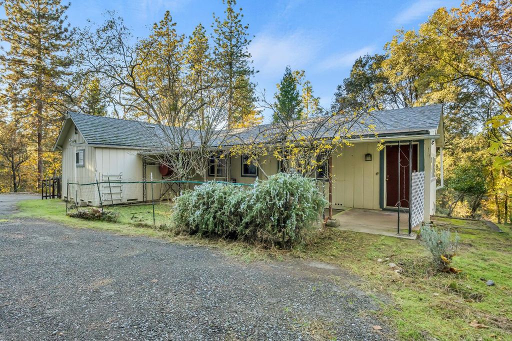 Photo of 1740 Airport Court, Placerville, CA 95667 (MLS # 225146744)