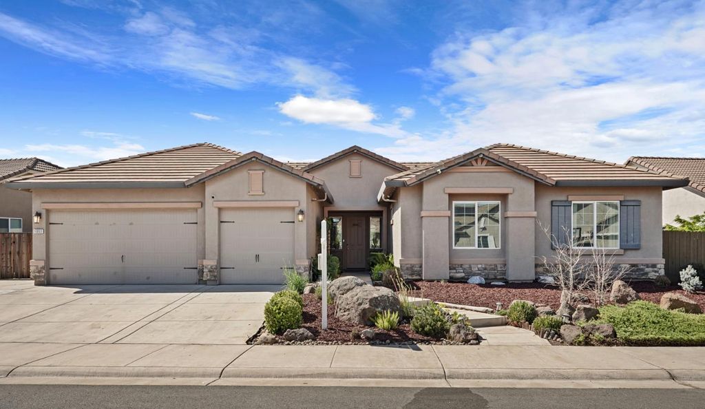 Photo of 1093 DiMaggio Way, Galt, CA 95632 (MLS # 226033135)