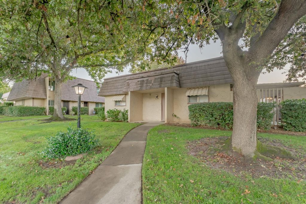 Photo of 6200 Via Casitas, Carmichael, CA 95608 (MLS # 225134829)