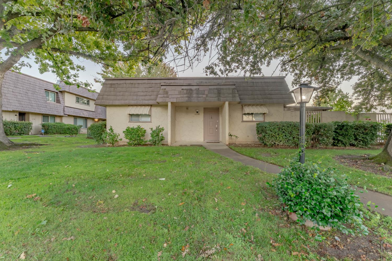 6200 Via Casitas