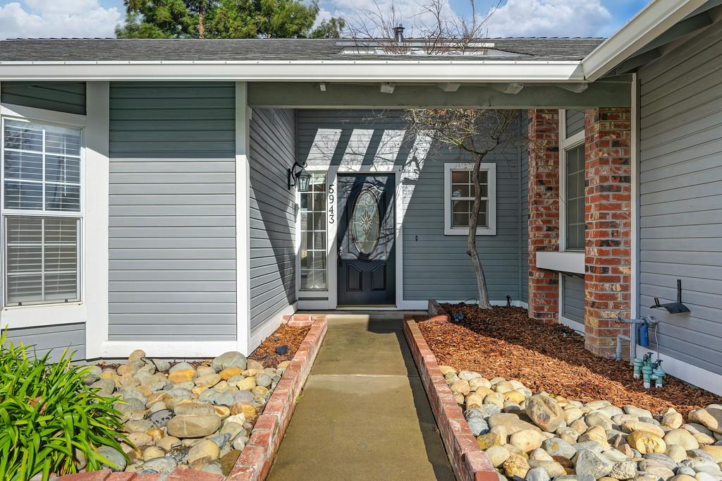 5943 Laguna Villa Way