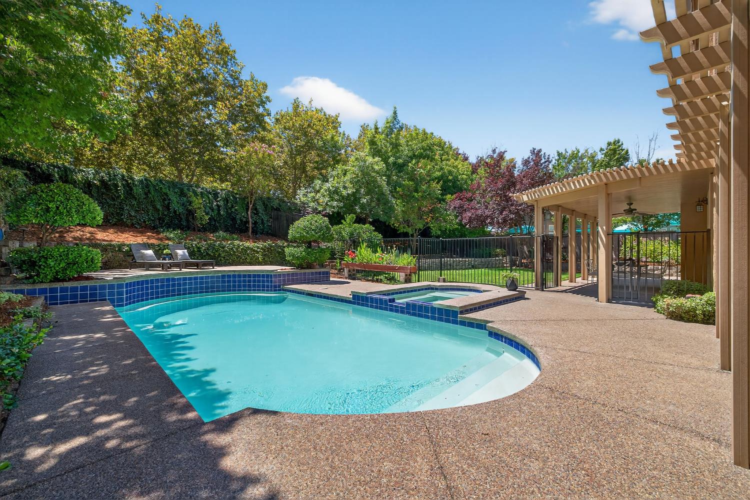 4910 Alondra Court