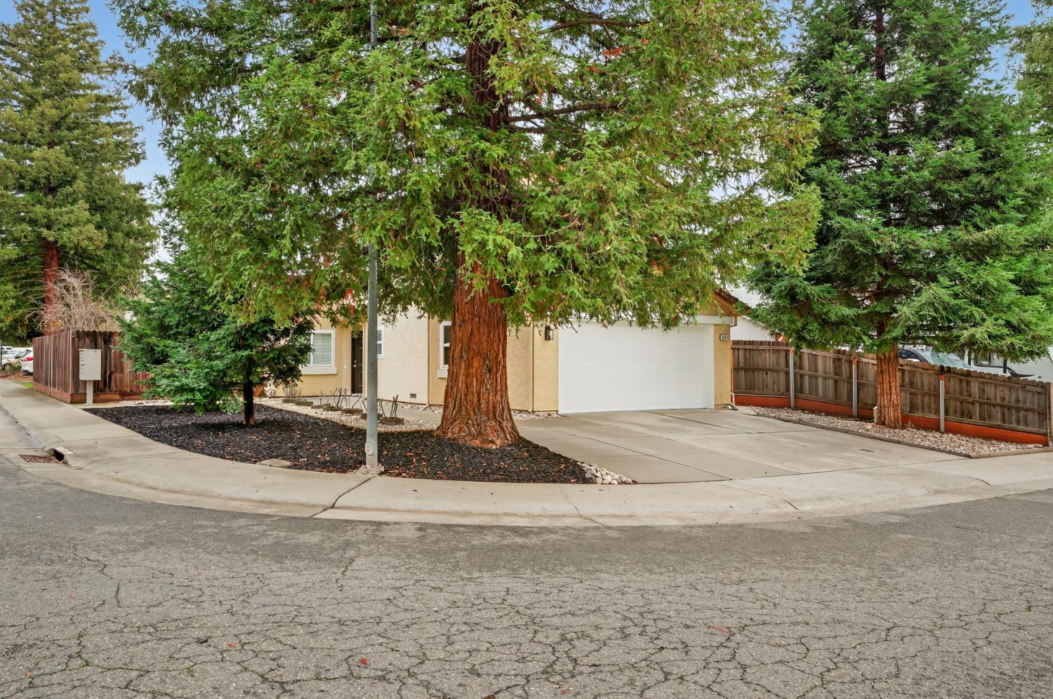 8304 Oakenshield Circle