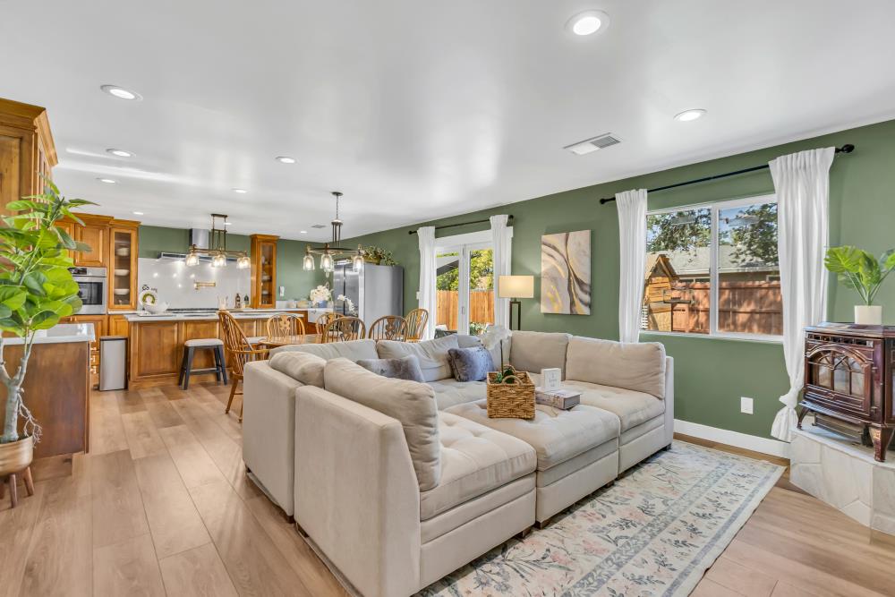 5719 MANGROVE Court