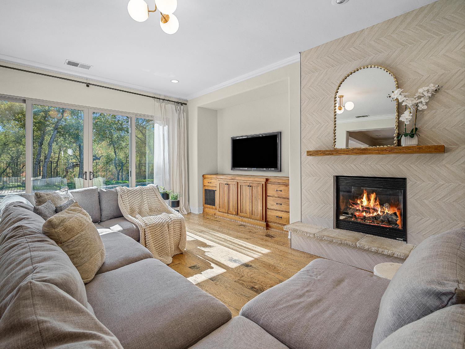 El Dorado Hills, California 95762, United States, 5 Bedrooms Bedrooms, ,3 BathroomsBathrooms,Residential,Active,238378