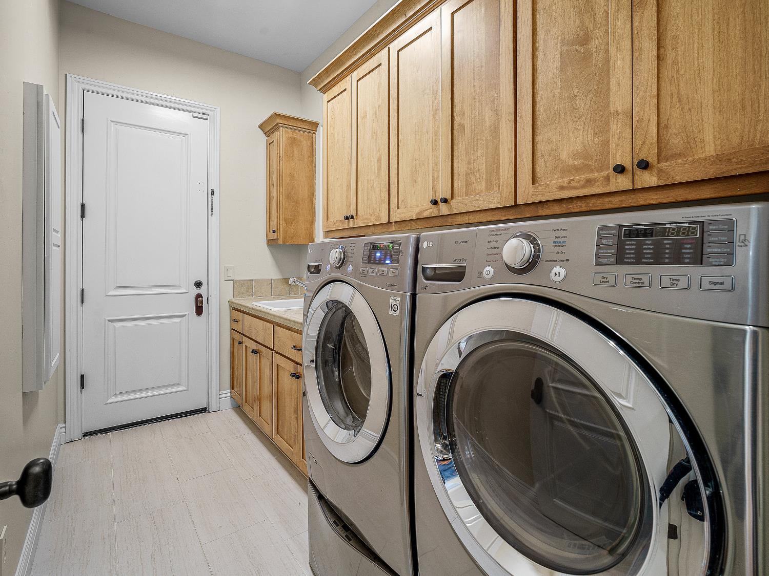 El Dorado Hills, California 95762, United States, 5 Bedrooms Bedrooms, ,3 BathroomsBathrooms,Residential,Active,238378