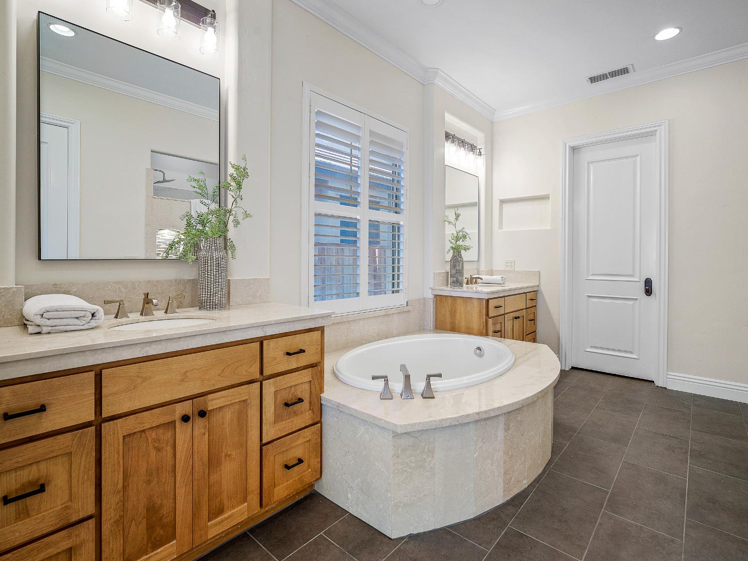 El Dorado Hills, California 95762, United States, 5 Bedrooms Bedrooms, ,3 BathroomsBathrooms,Residential,Active,238378