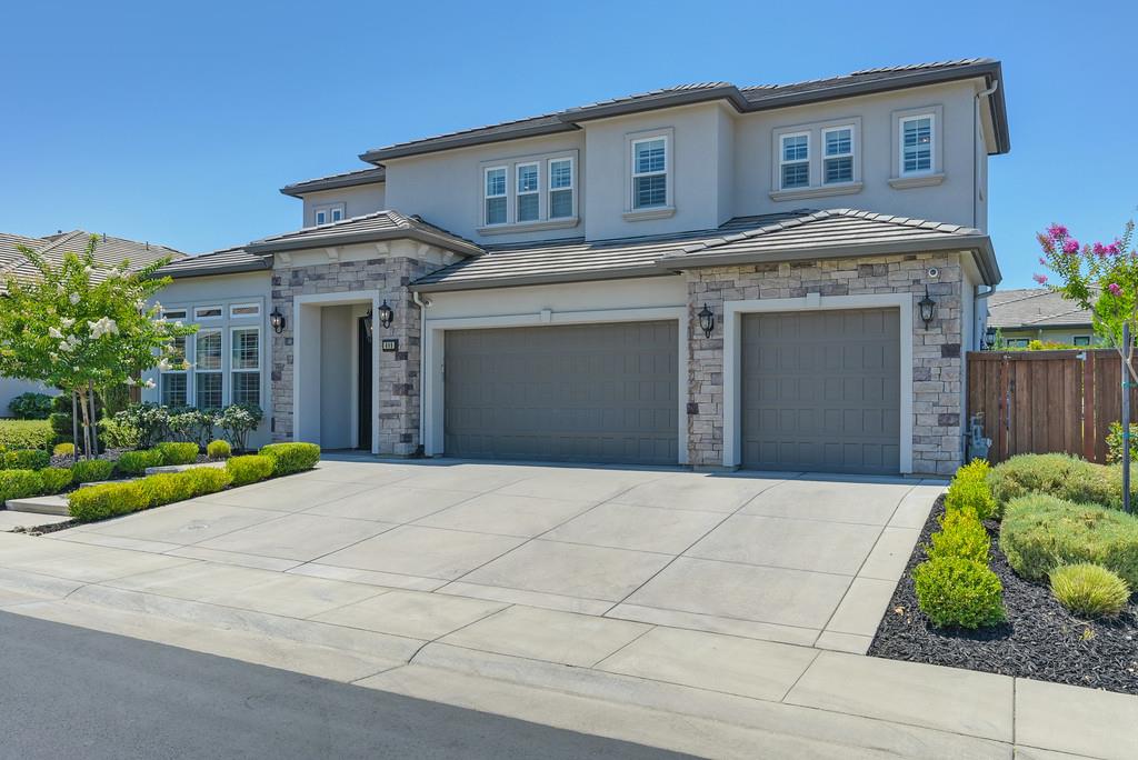 689 Oreno Circle
