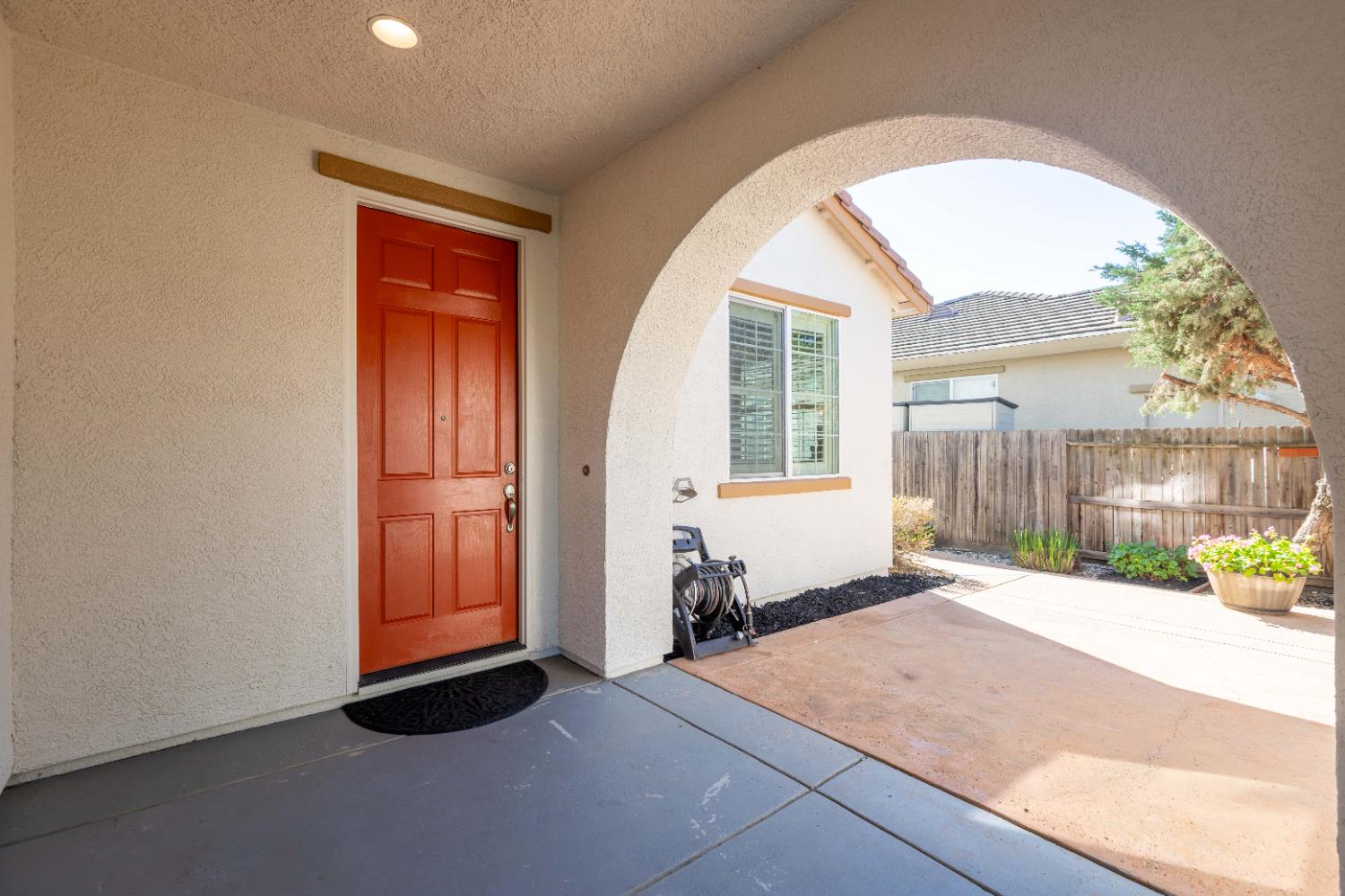 5706 Tres Piezas Drive