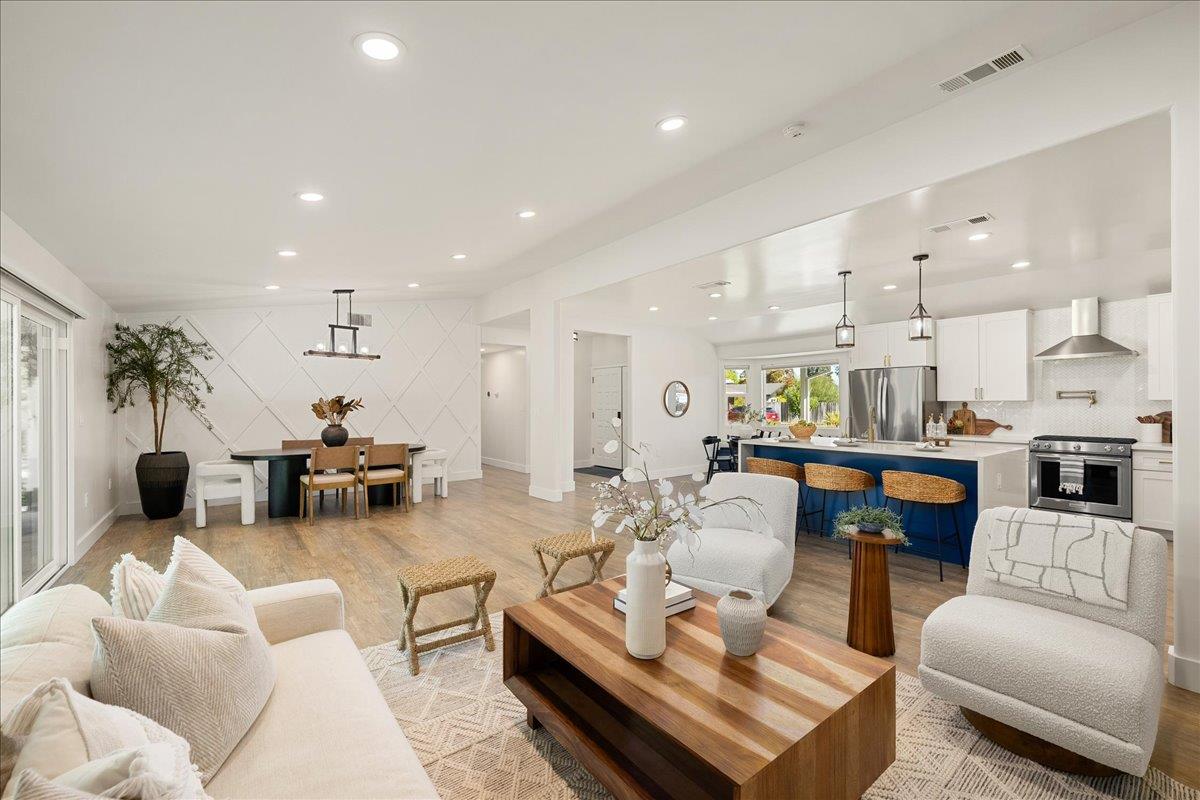 1228 El Encanto Way