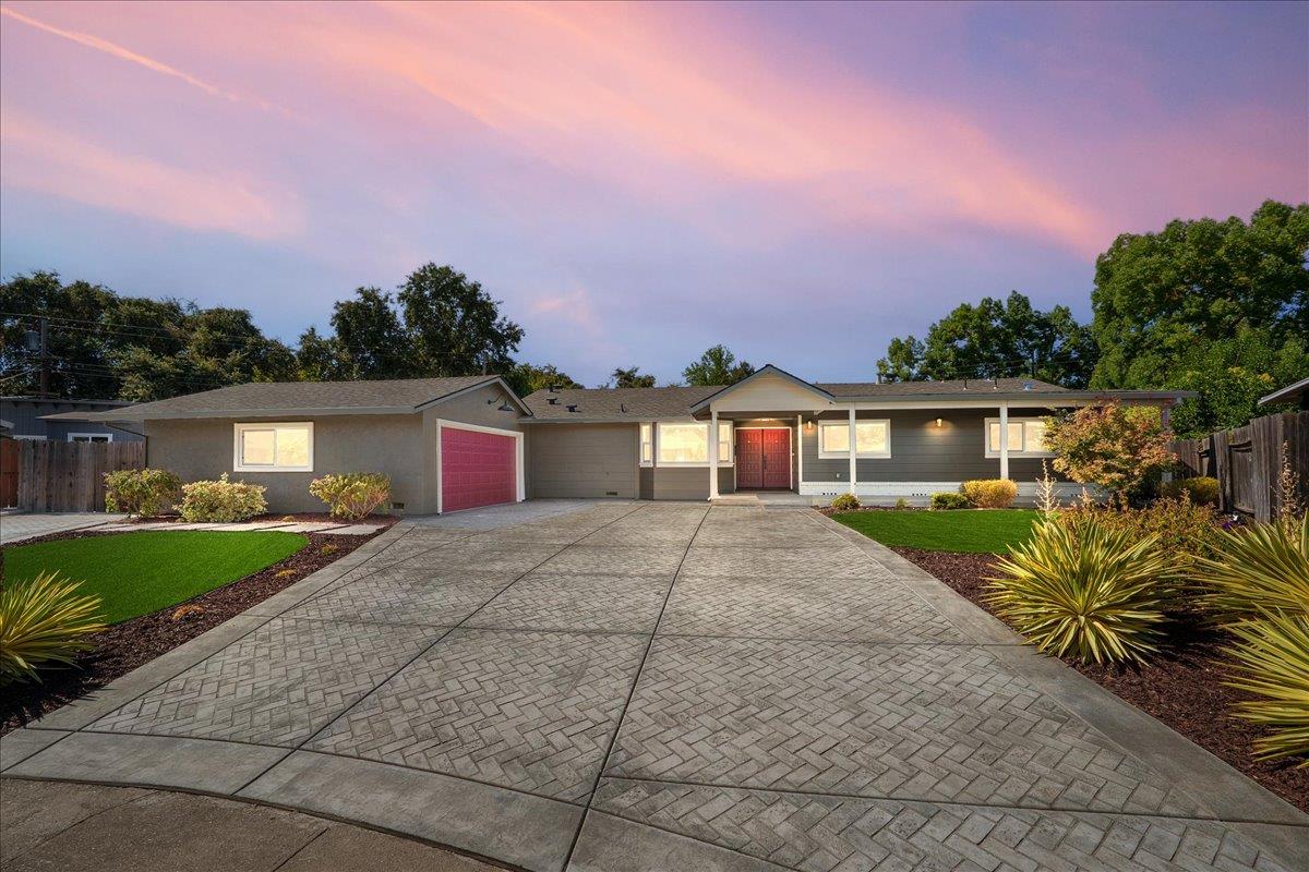 1228 El Encanto Way