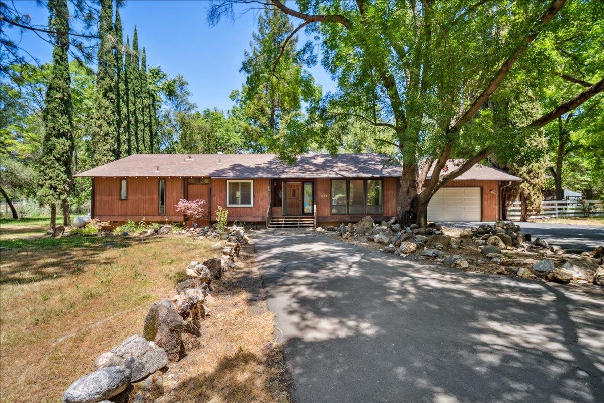 3425 Clayton Lane