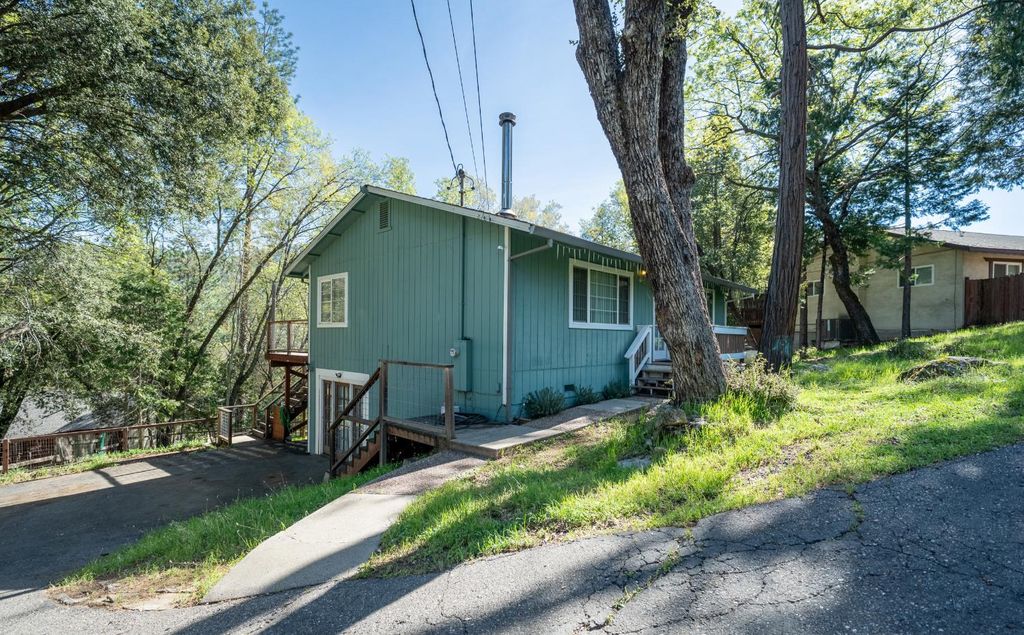 Photo of 21407 Crystal Falls Drive, Sonora, CA 95370 (MLS # 226032150)