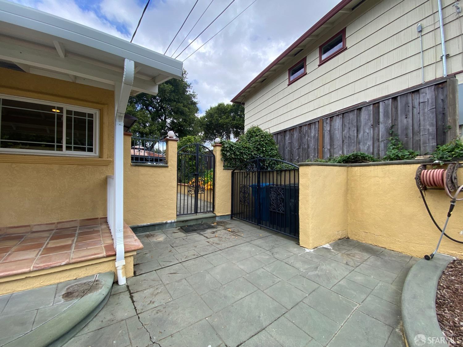 1109 Alomar Way