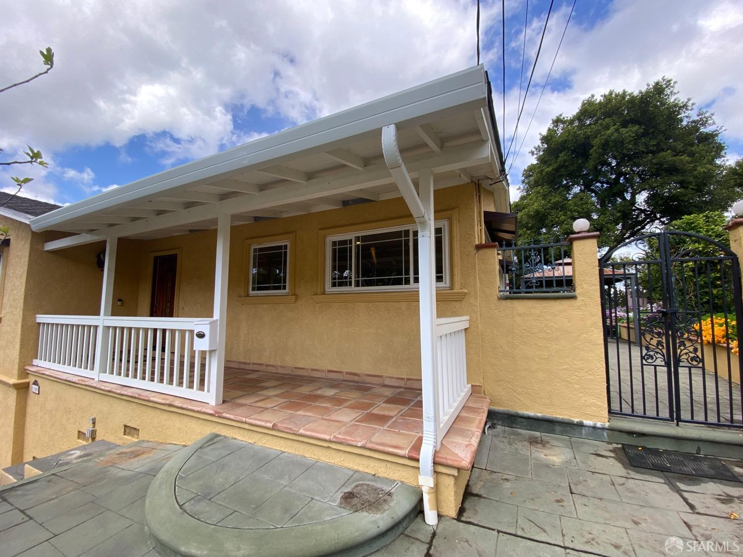 1109 Alomar Way