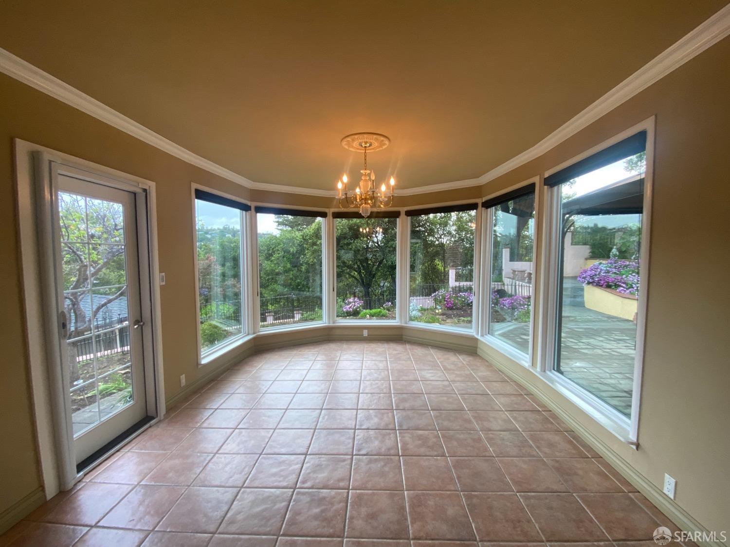 1109 Alomar Way