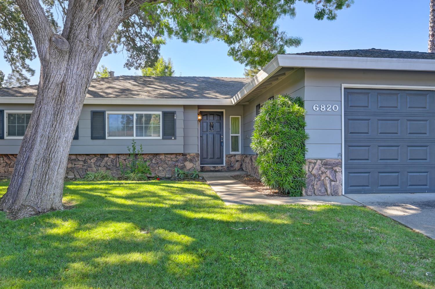 6820 Brooknoll Court