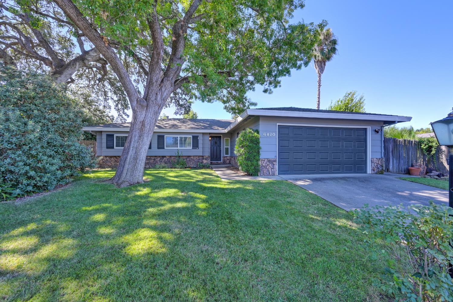 6820 Brooknoll Court