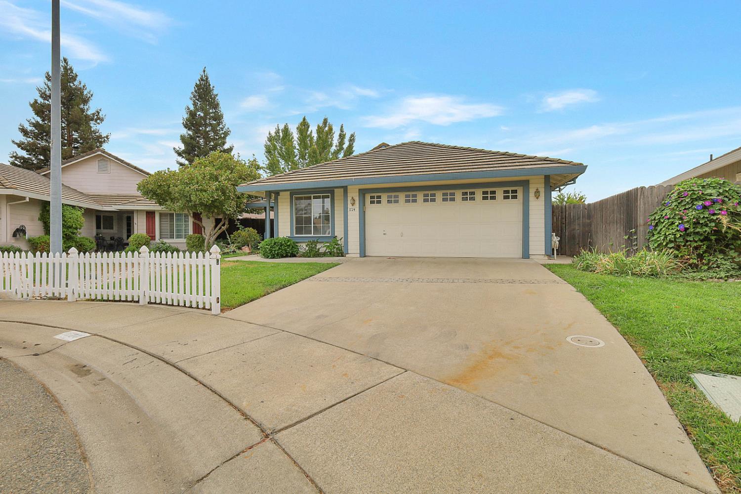1724 Deerfield Dr