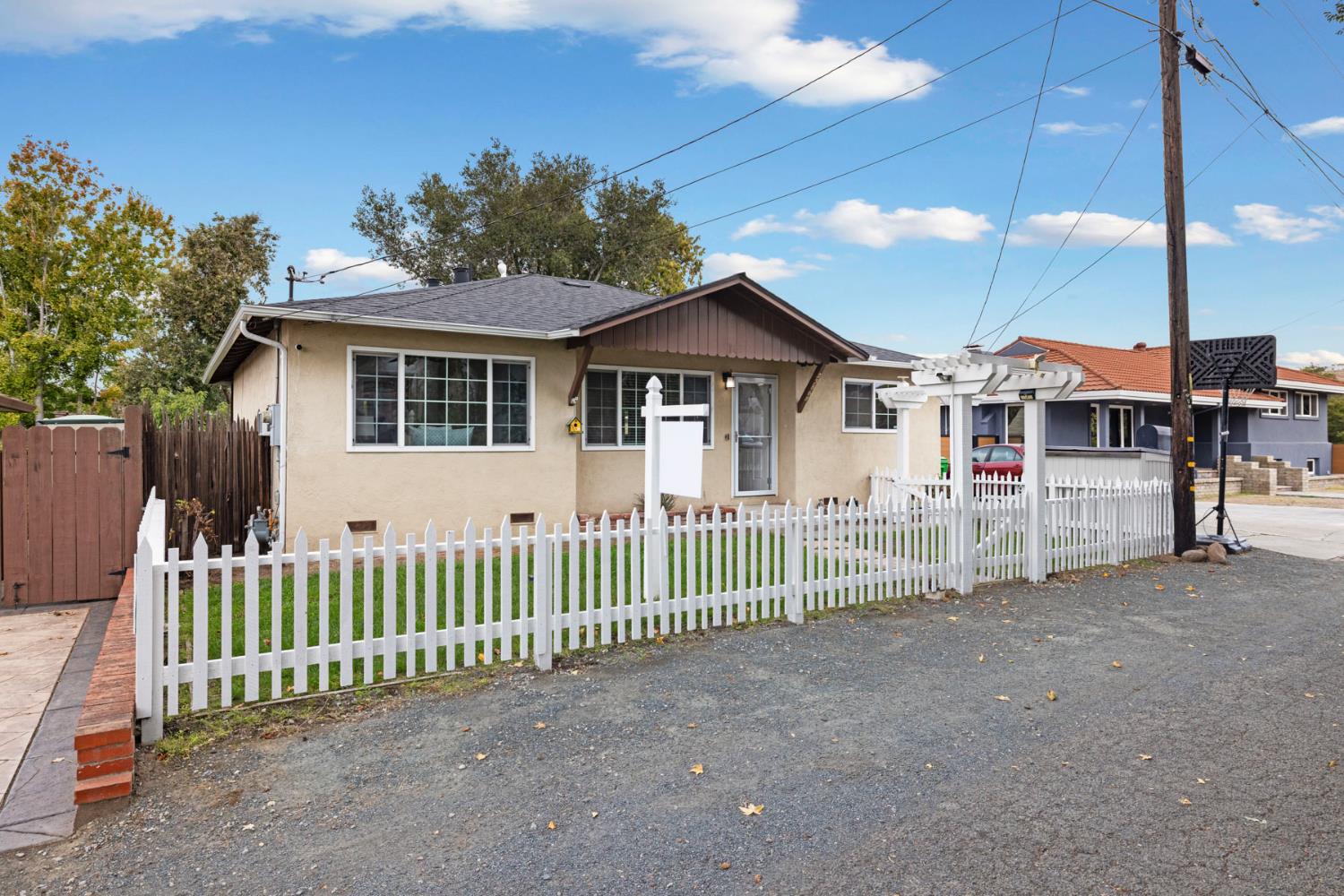 23868 Fairlands Road