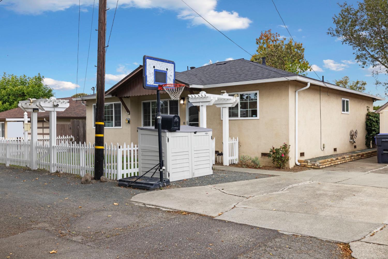 23868 Fairlands Road