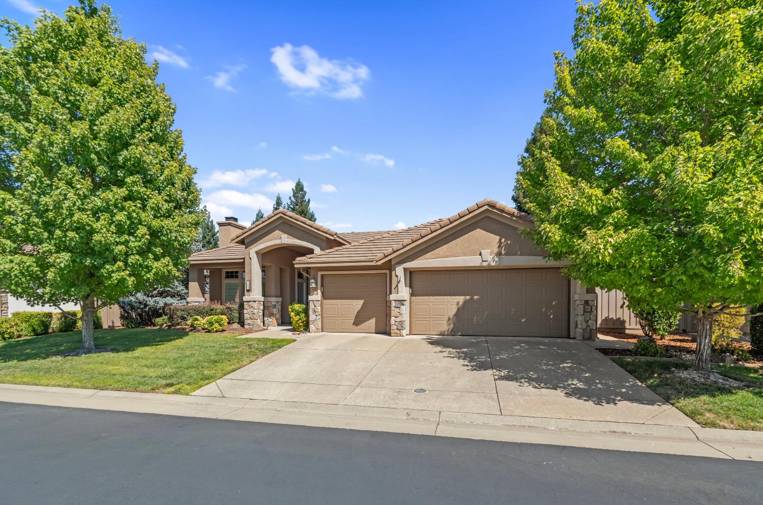 1664 Avondale Dr