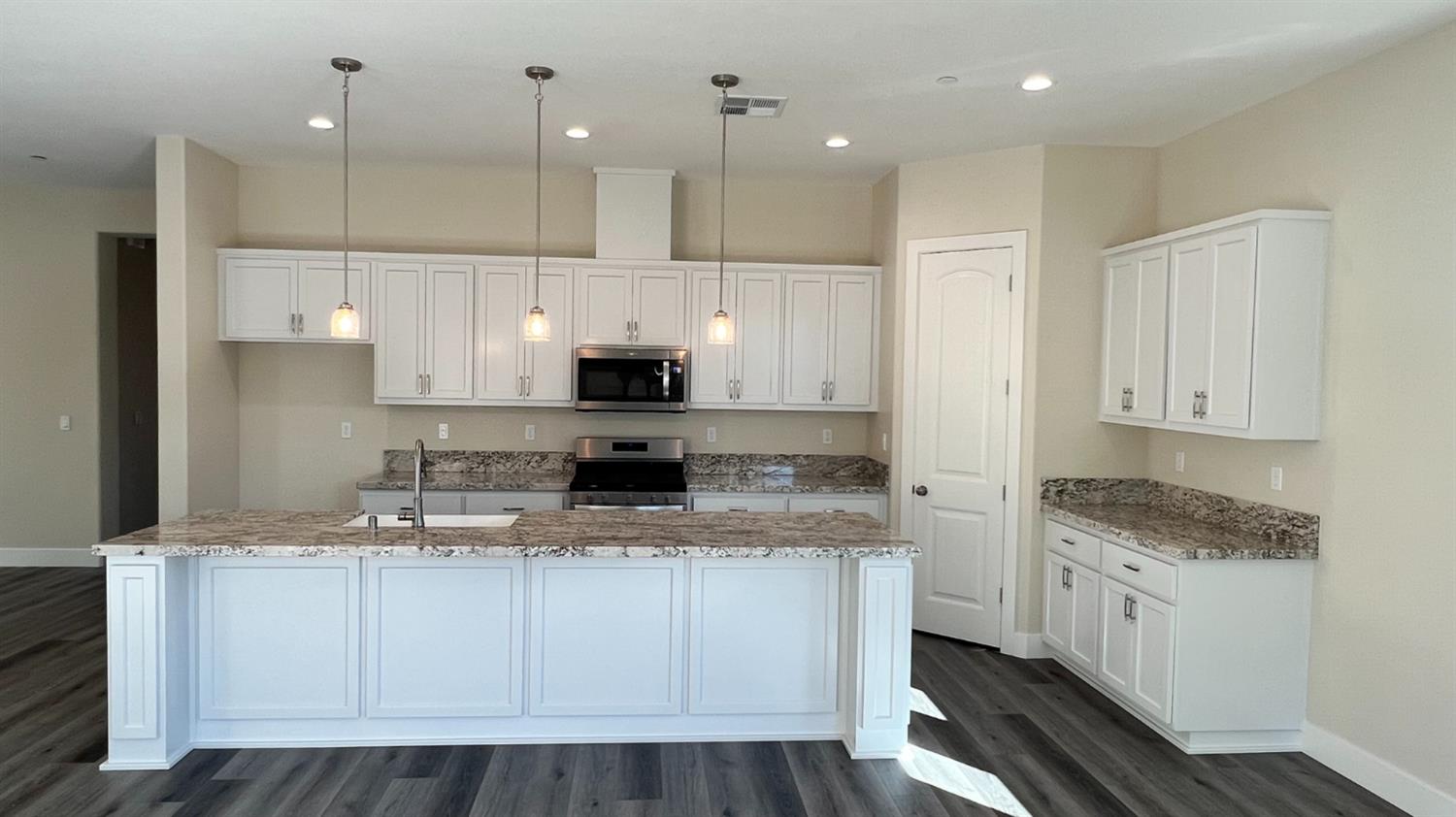 1033 Meadowlands Drive