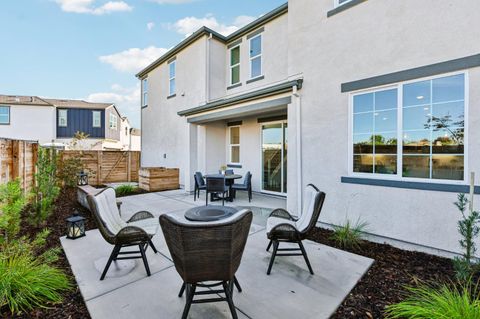 8647 Starburst Way Sacramento CA 95823