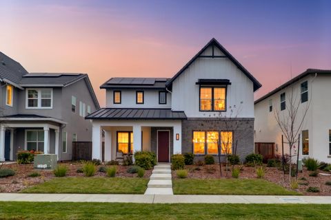 2267 Donner Way Sacramento CA 95818