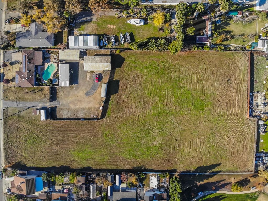 Photo of 5025 El Paraiso Avenue, Sacramento, CA 95824 (MLS # 226032217)