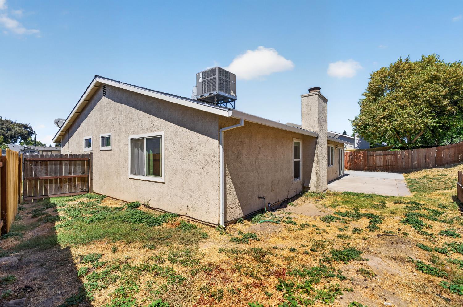 7136 Parkvale Way