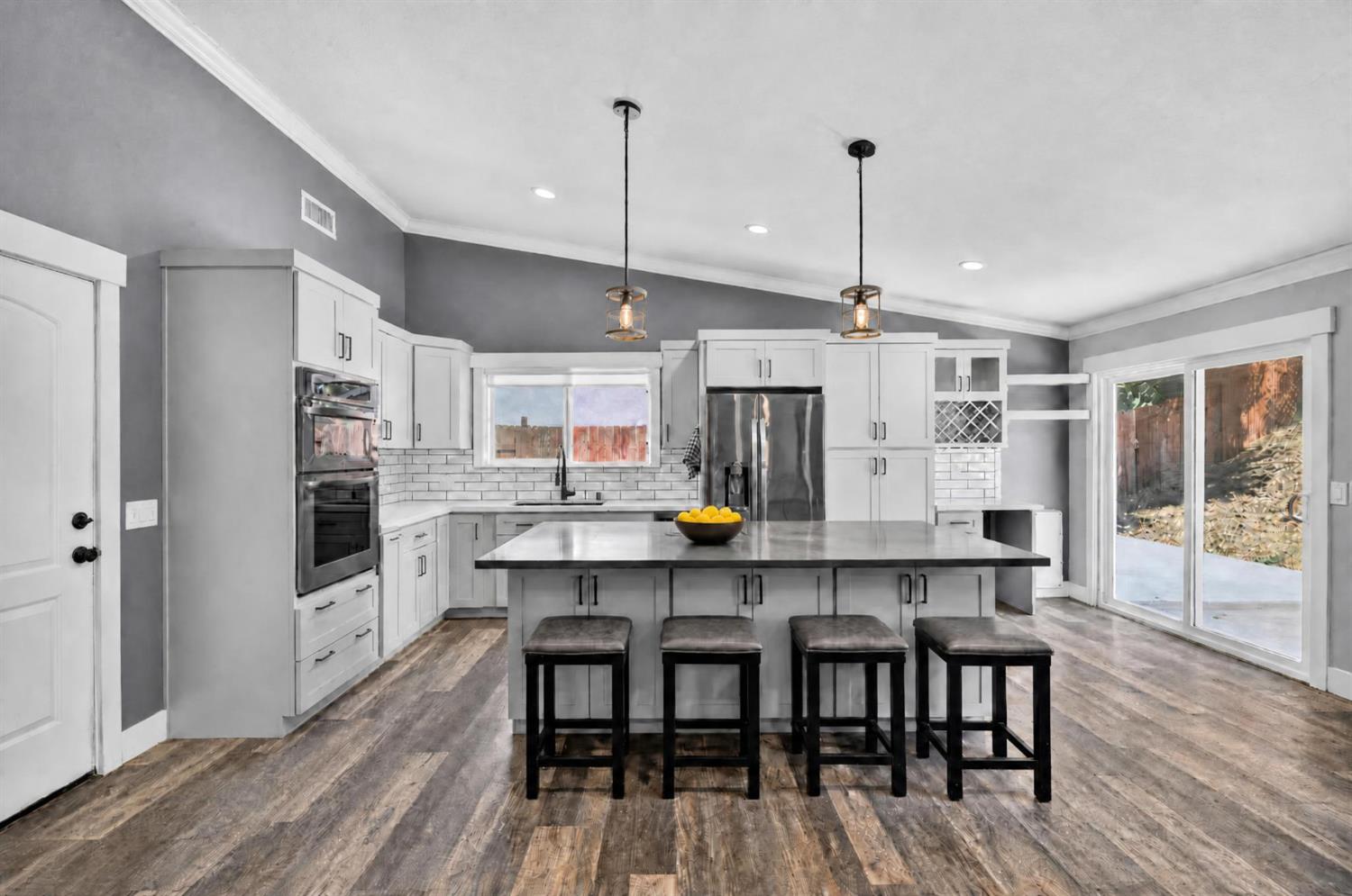 7136 Parkvale Way