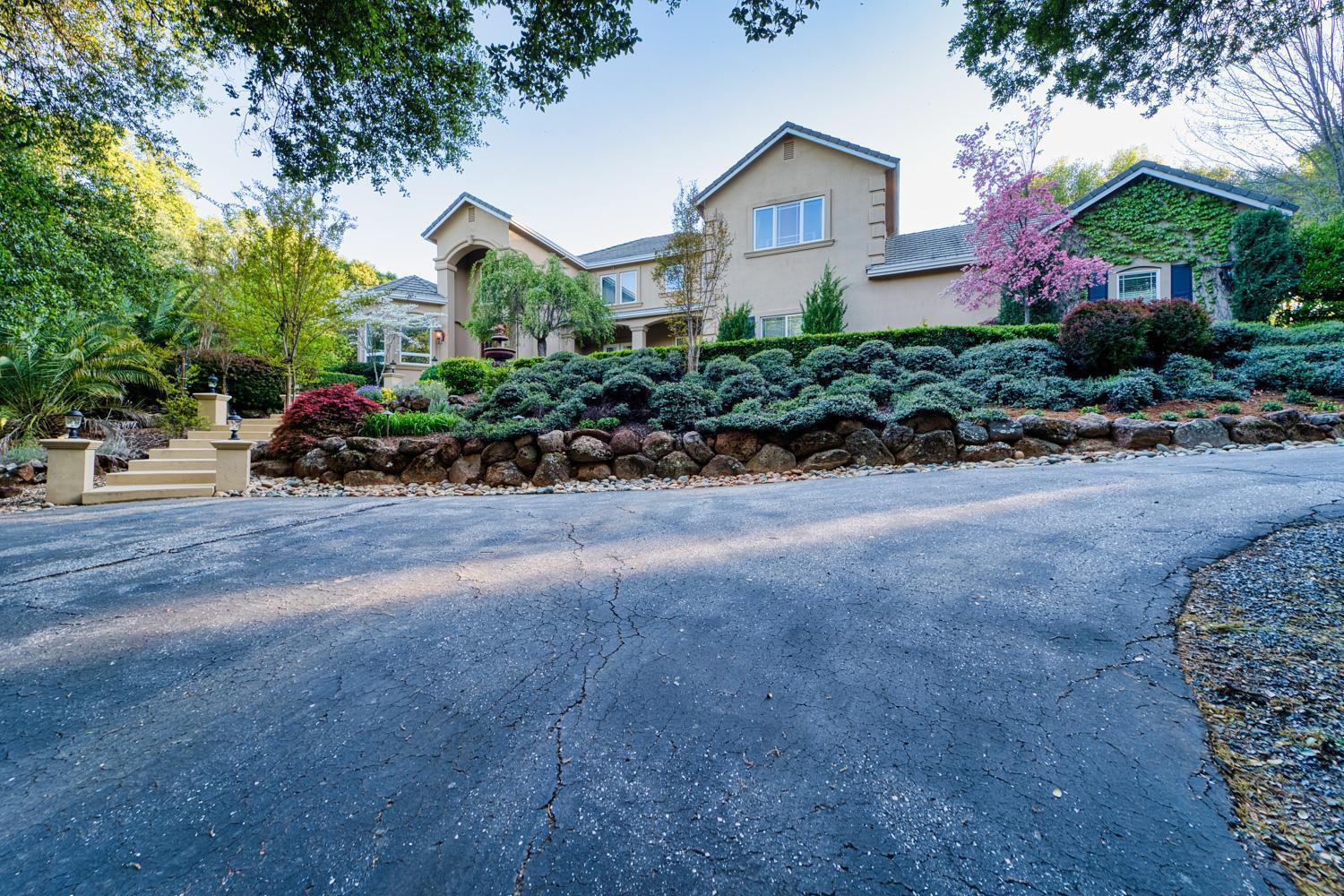 215 Oak Brook Court