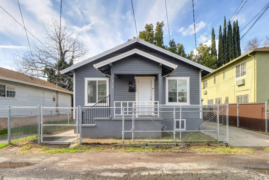 Photo of 816 Oak Street, Marysville, CA 95901 (MLS # 226032437)