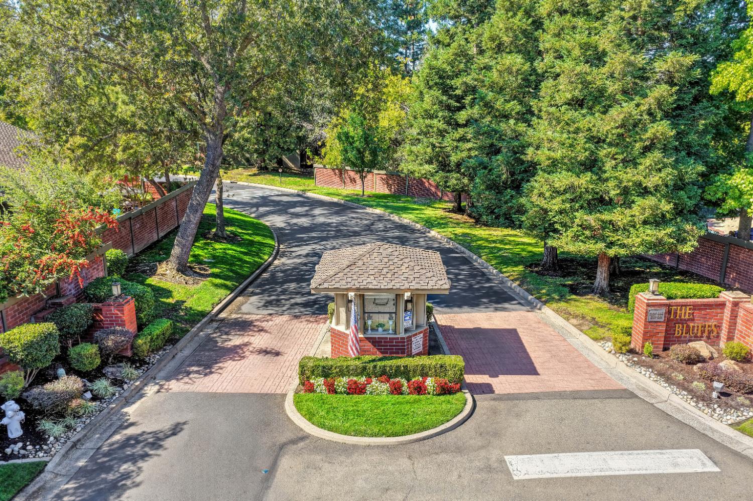 8927 Bluff Lane