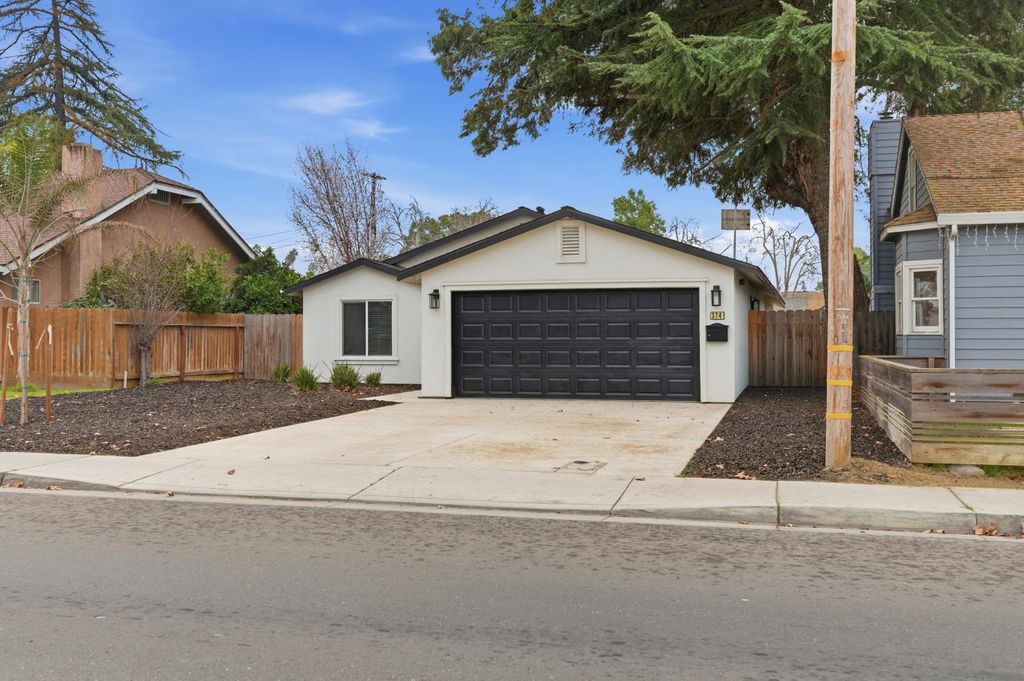 Photo of 374 W Main Street, Turlock, CA 95380 (MLS # 226016766)