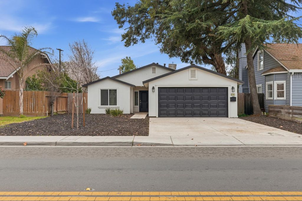 Photo of 374 W Main Street, Turlock, CA 95380 (MLS # 226016766)