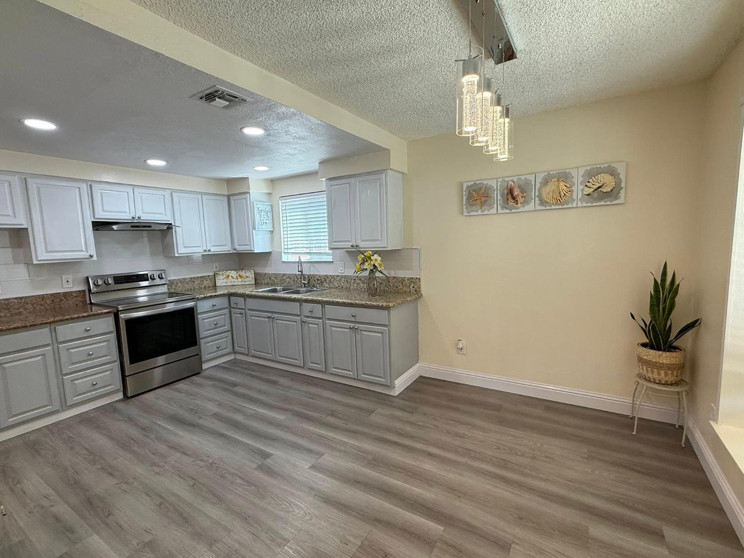 Sacramento, California 95828, United States, 3 Bedrooms Bedrooms, ,2 BathroomsBathrooms,Residential,Active,173141