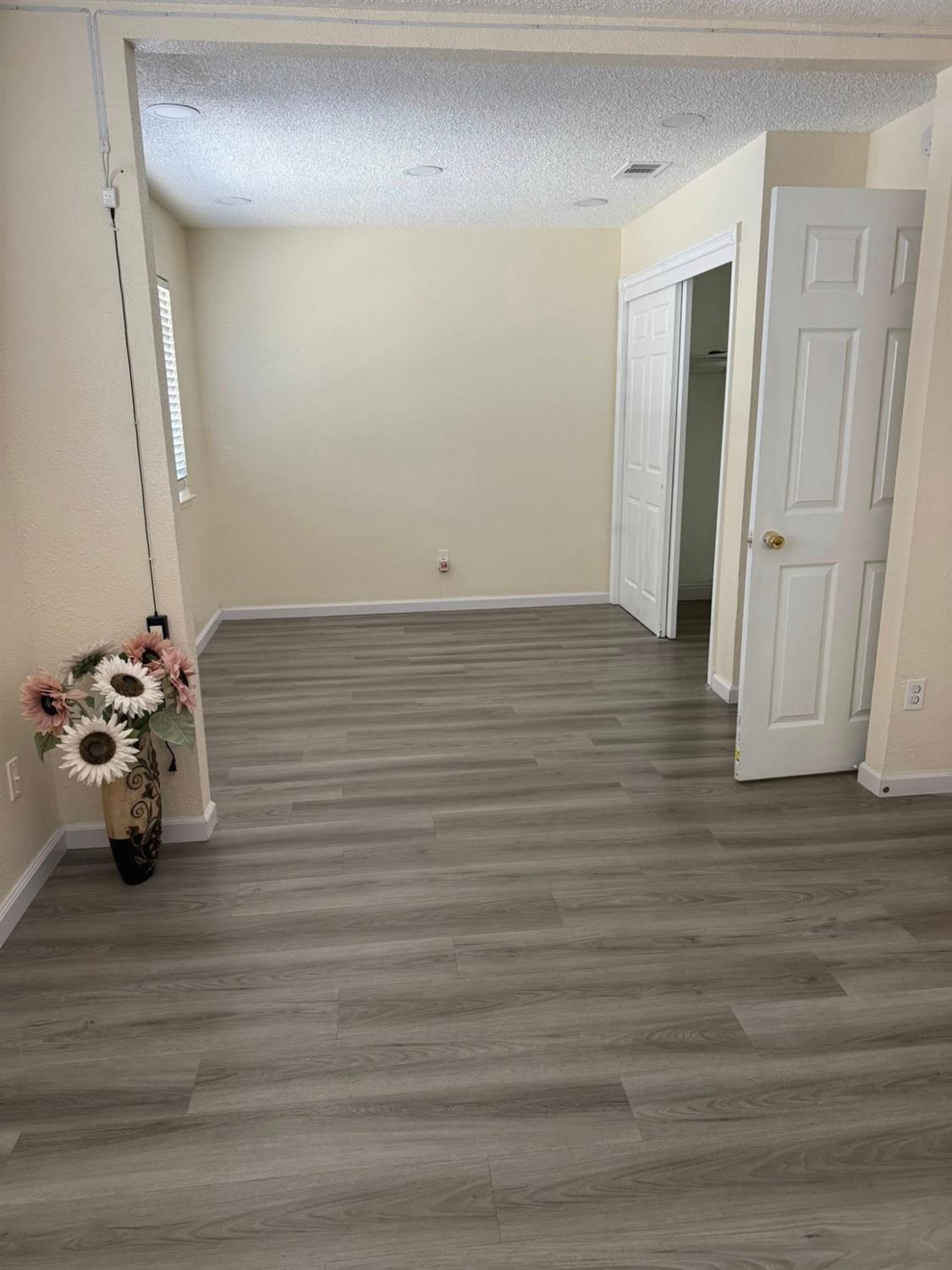 Sacramento, California 95828, United States, 3 Bedrooms Bedrooms, ,2 BathroomsBathrooms,Residential,Active,173141