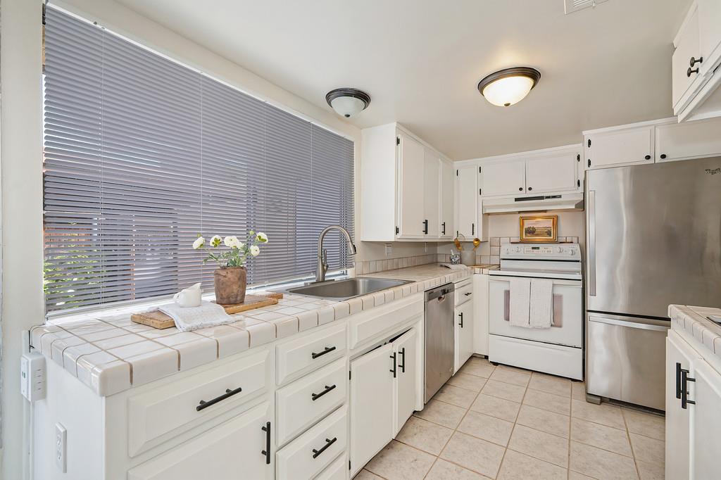 6139 Via Casitas
