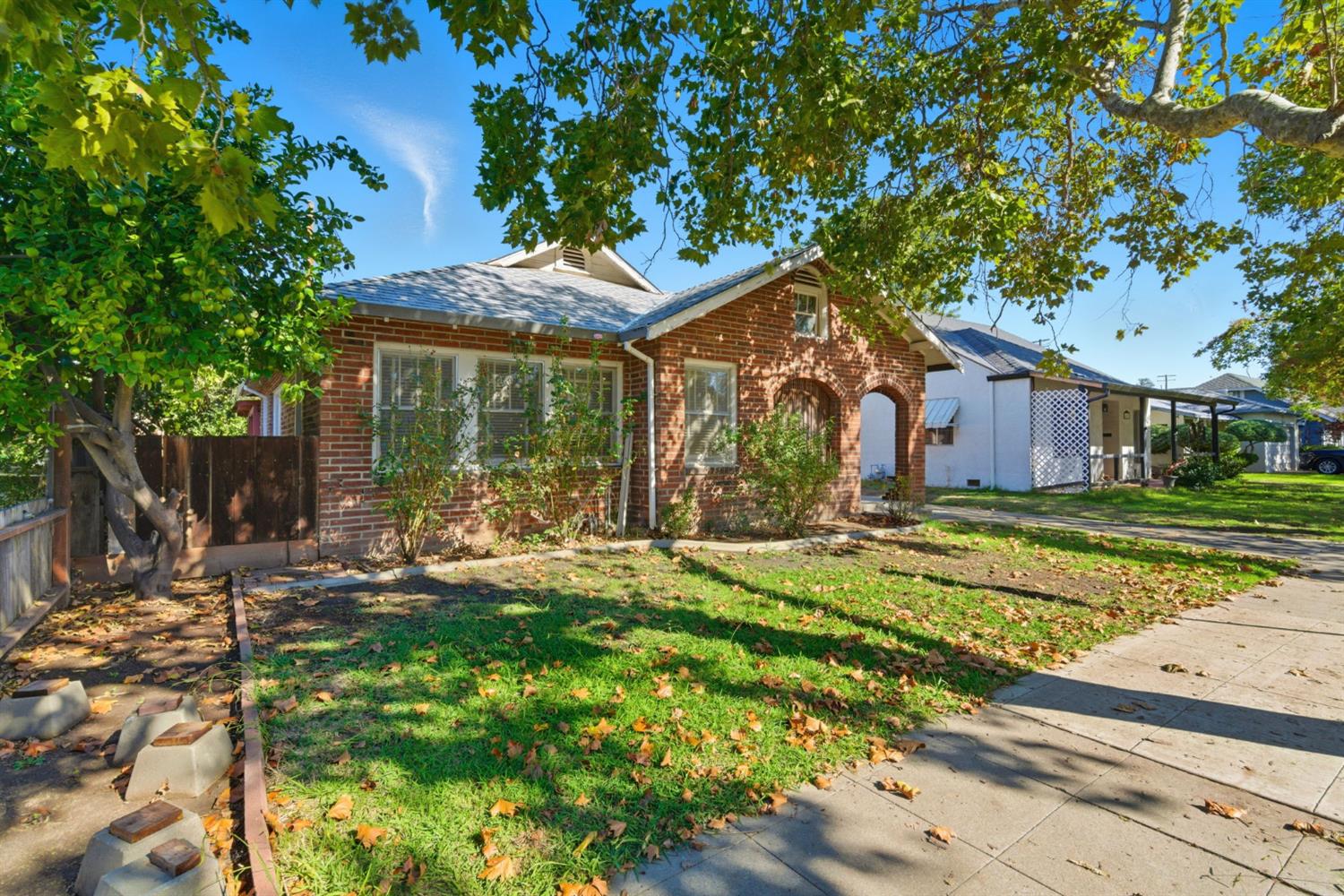 1443 W Elm Street