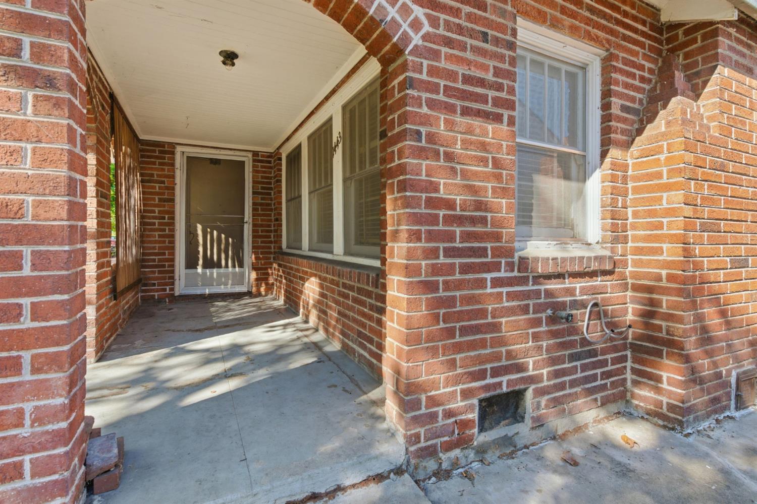 1443 W Elm Street
