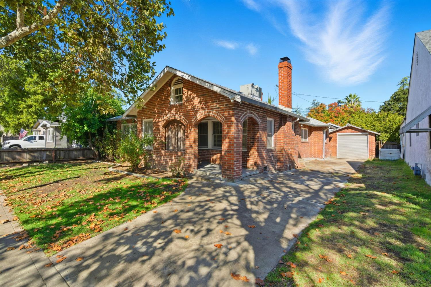 1443 W Elm Street