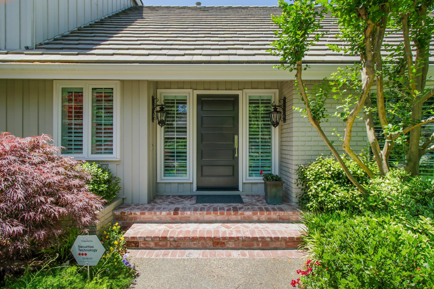 1749 Haggin Grove Way